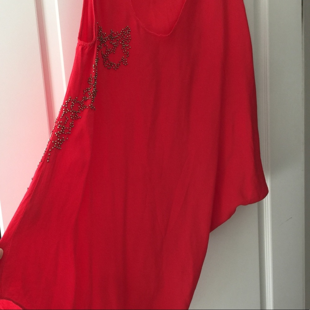 Red top - Picture 2 of 5